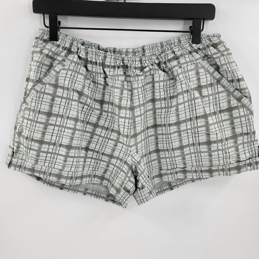 Nwt Tasc performance shorts plaid endorphin medium bamboo green